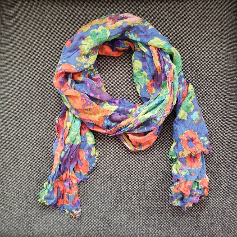 Lightweight Floral Crinkly Scarf